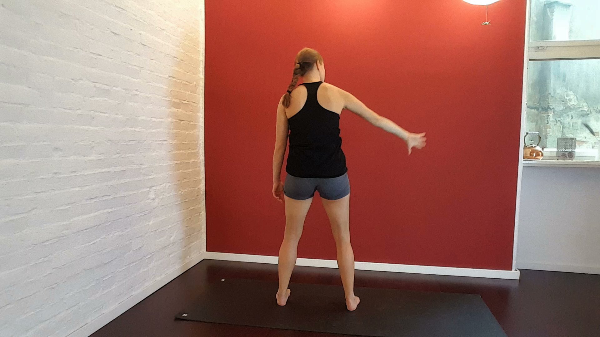 Nackenschmerzen Übungen 2 - Rücken einer Frau